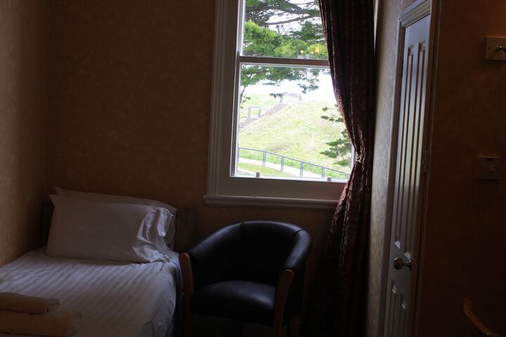 Room 5 of 39