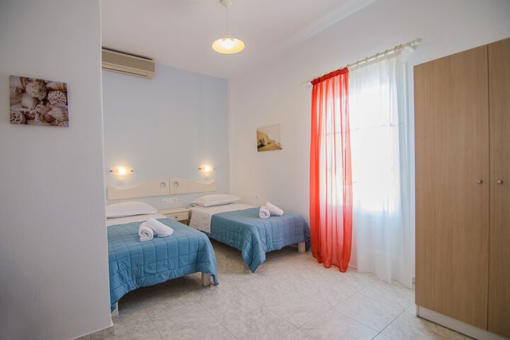 Room 12 of 33