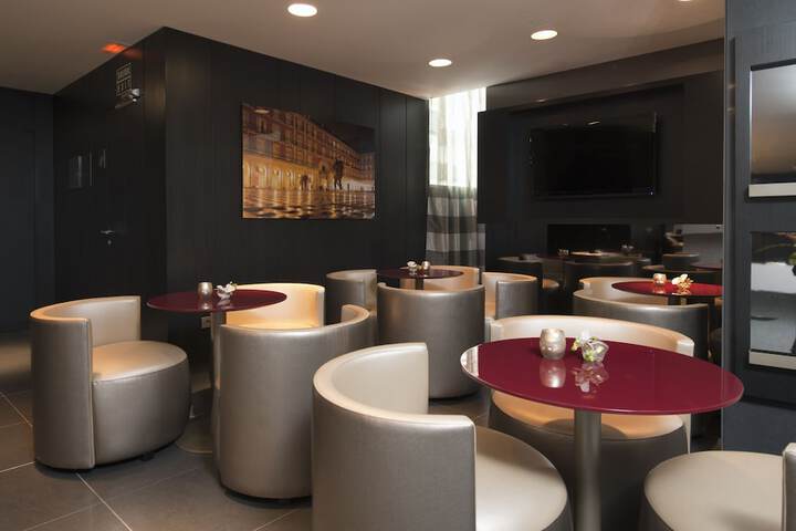 Business Center 24 of 28