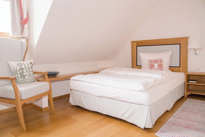 Room 46 of 103