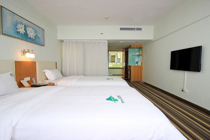 Room 4 of 41