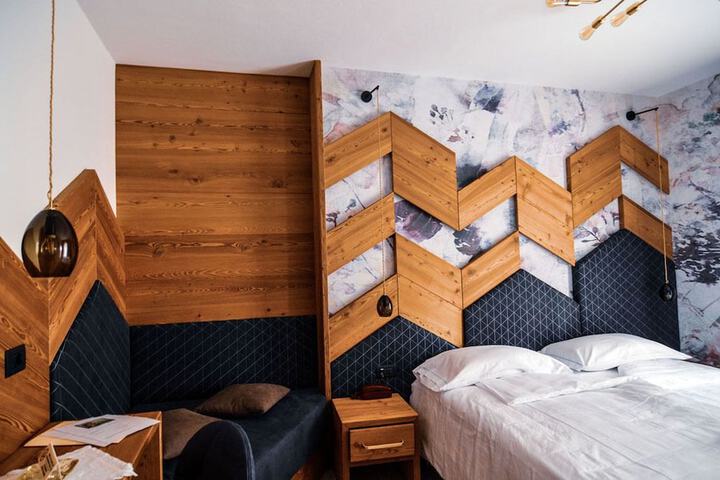 Room 6 of 63