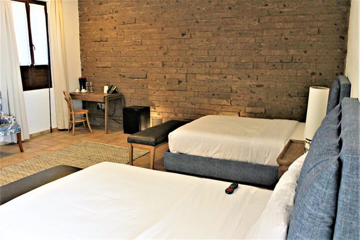 Room 28 of 177