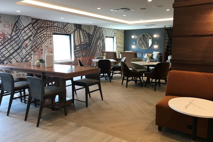 Lobby lounge