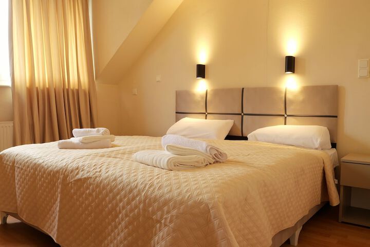 Room 5 of 28