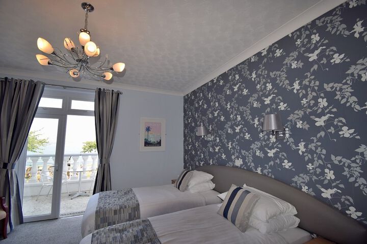 Room 5 of 32