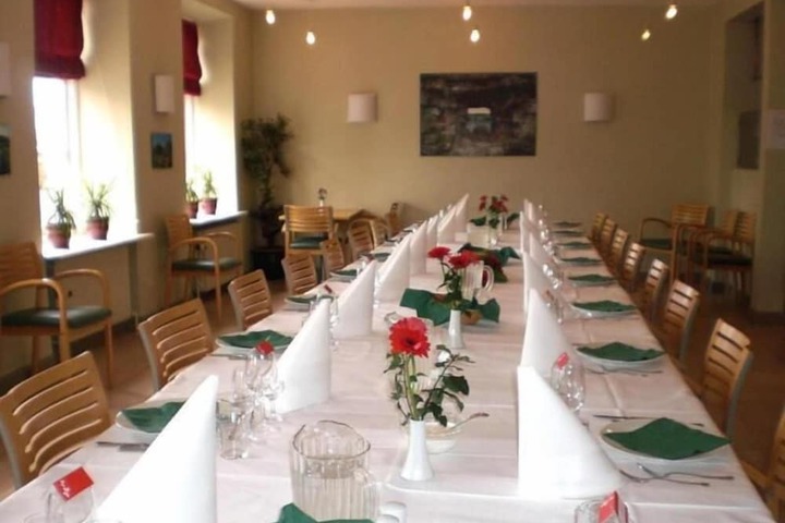 Dining 16 of 34