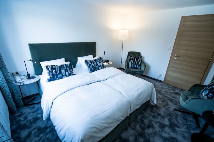 Room 8 of 34