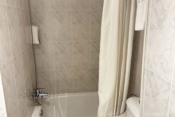 Room 32 of 62