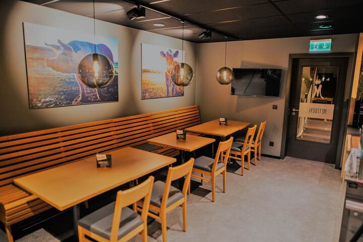 Lounge 39 of 49