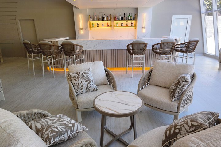 Lounge 118 of 156