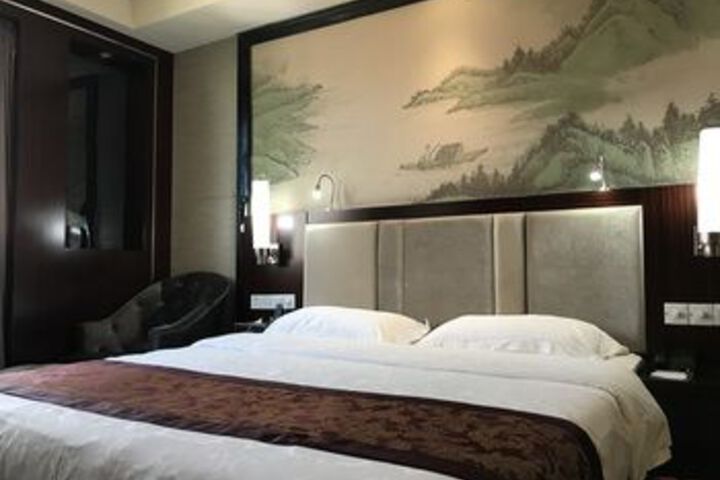 Room 11 of 11