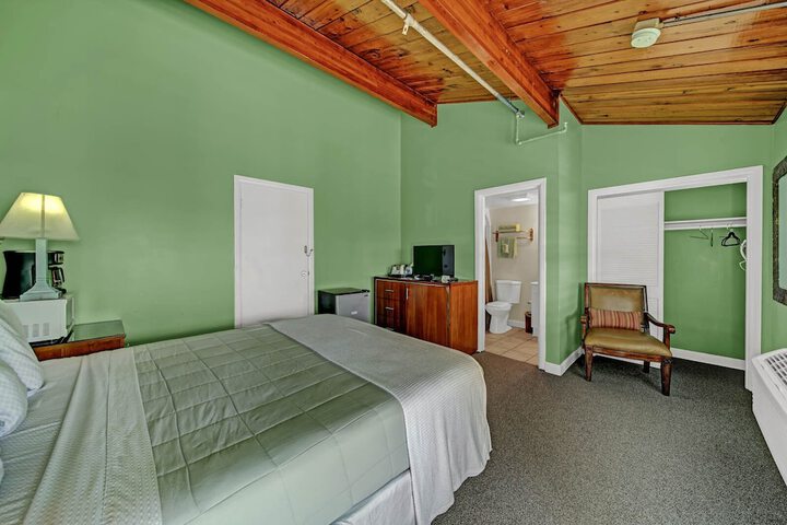 Room 16 of 35