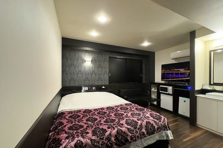 Room 5 of 32