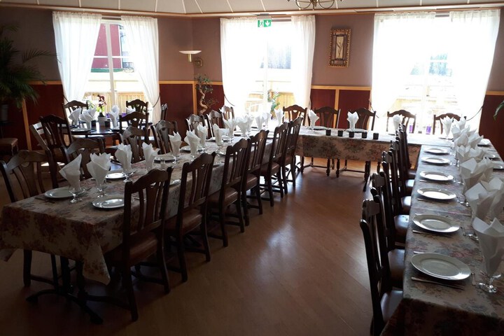 Dining 16 of 28