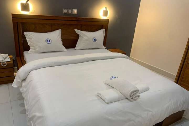 Room 4 of 5