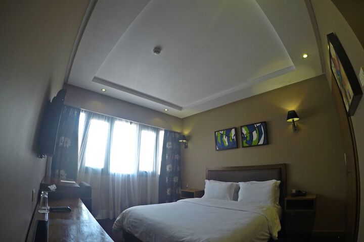 Room 16 of 78