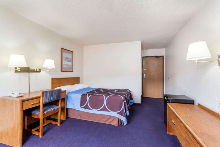 Room 28 of 52