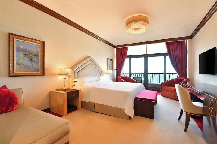 Room 27 of 220