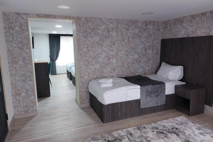 Room 10 of 22