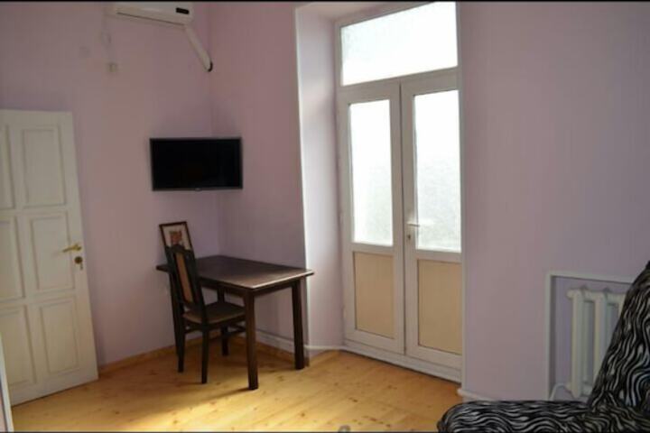 Room 8 of 20