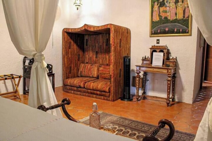 Room 27 of 69