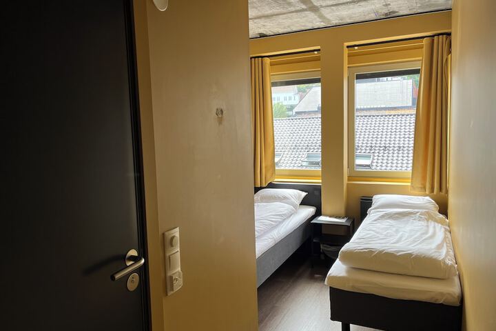 Room 42 of 69