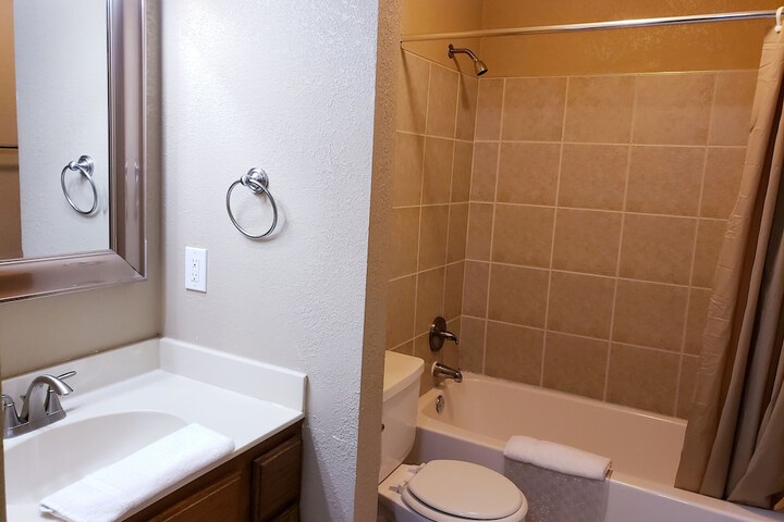 Room 11 of 25