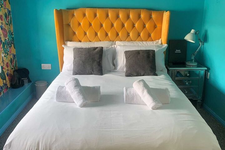 Room 2 of 22