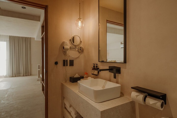 Room 52 of 67