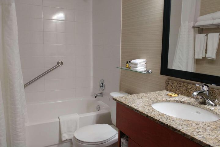 Suite 1 King Bed Upper Floor High Speed Internet Accessible Sofa Bed Microwave and Refri (30 of 34)