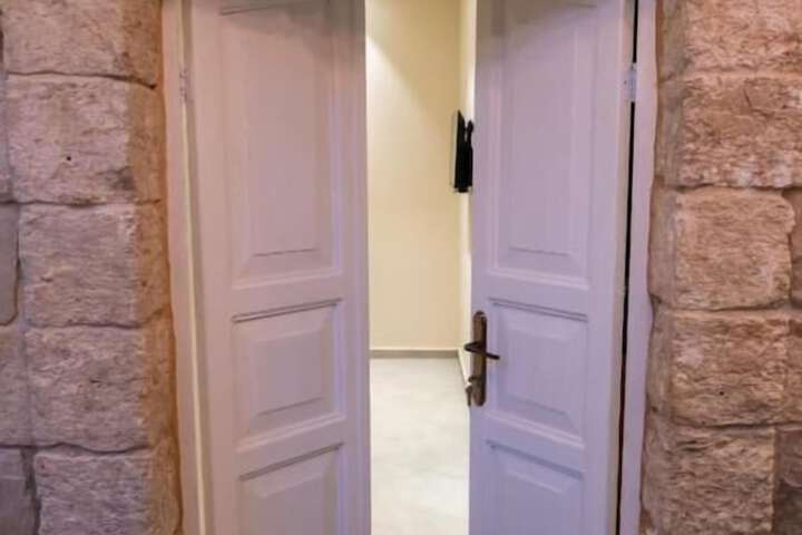 Room 16 of 74