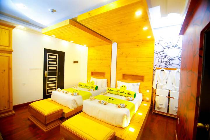 Room 43 of 230