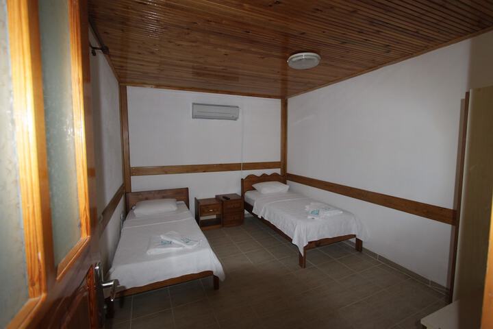 Room 13 of 130