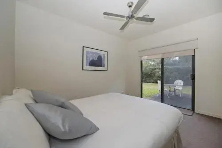 Room 2 of 10