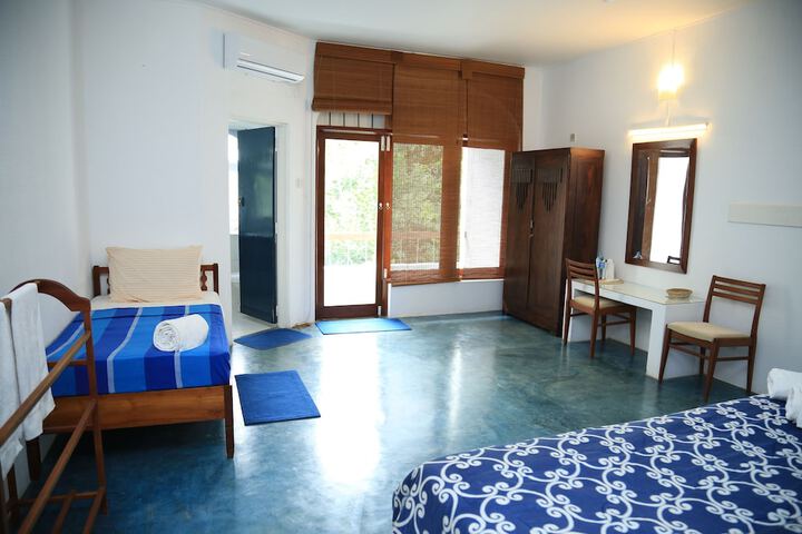 Room 10 of 38