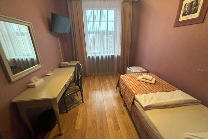 Room 225 of 272