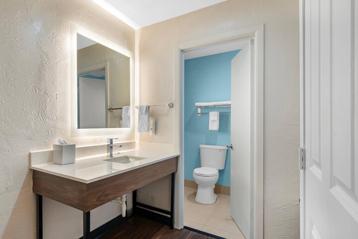 Room 42 of 64