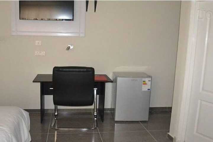 Room 4 of 10