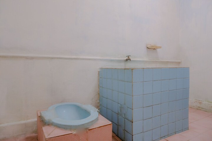 Room 32 of 35