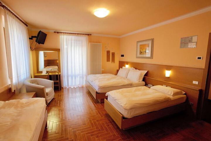 Room 19 of 107