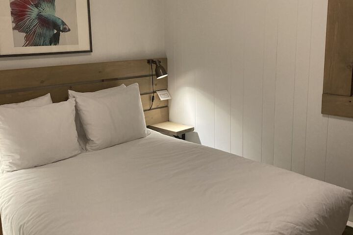 Room 5 of 60