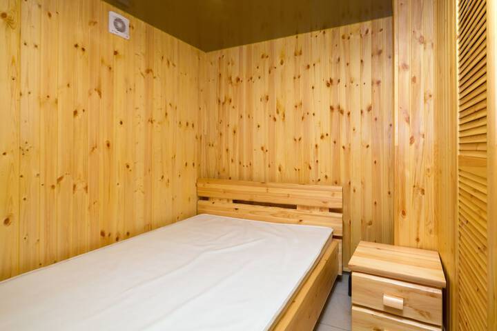 Room 19 of 76