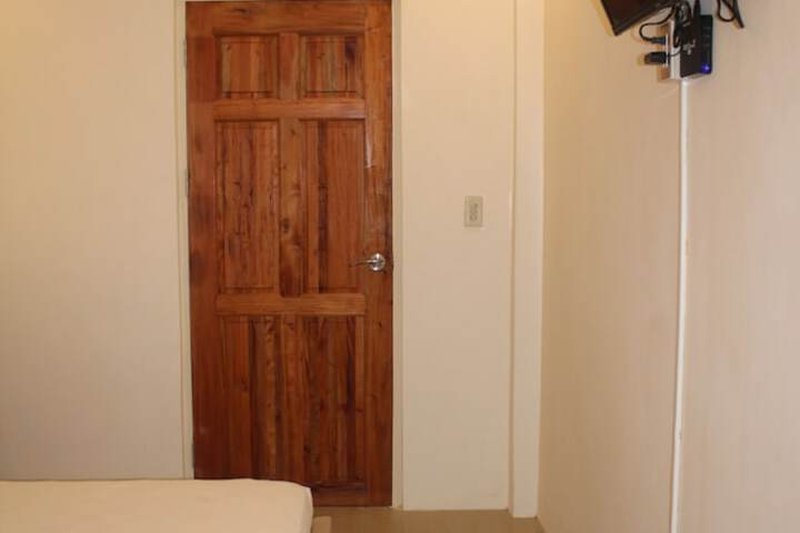 Room 6 of 83