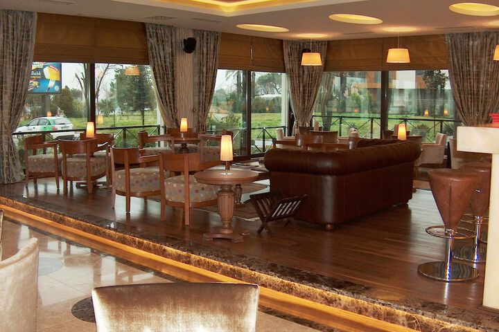 Entrance & Lobby