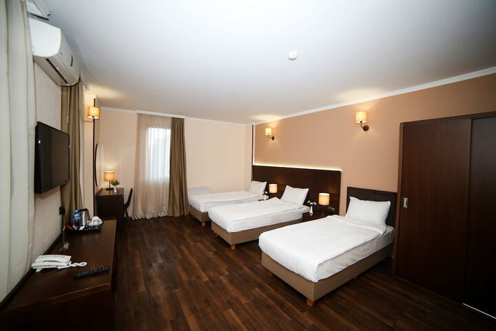 Room 37 of 104