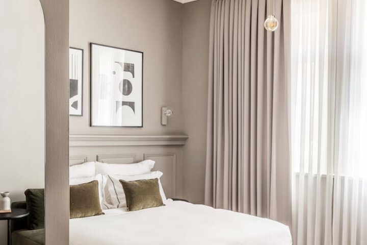 Room 5 of 50