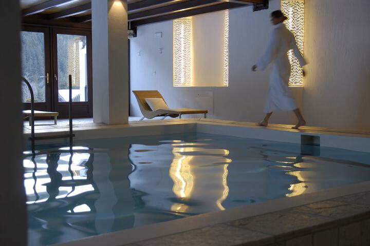 Pool 32 of 45