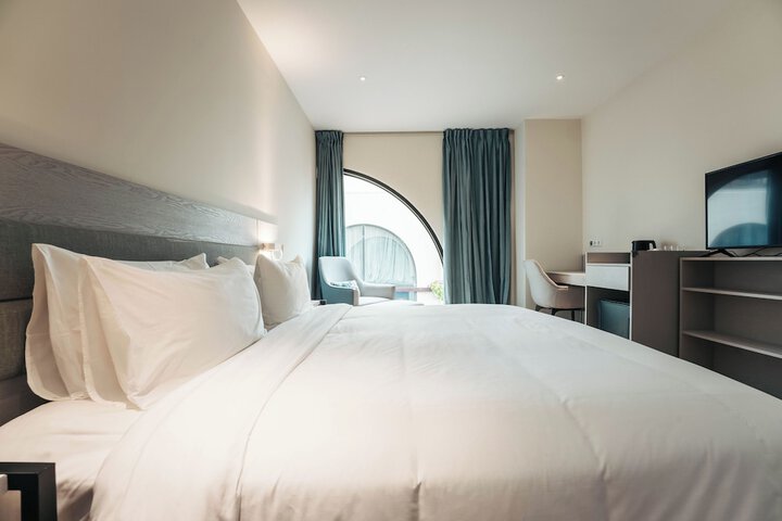 Room 42 of 103