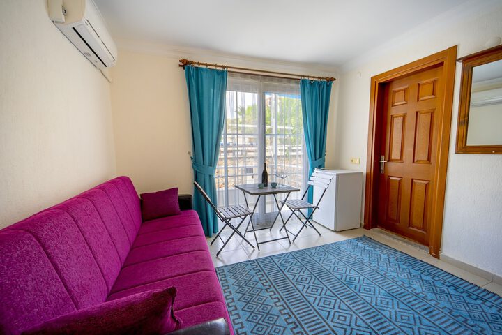 Room 3 of 87